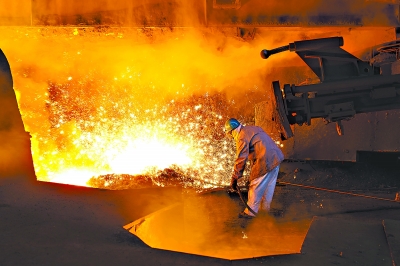 武鋼扭虧為盈，上半年凈賺7億元，職工總數下降2.7萬人